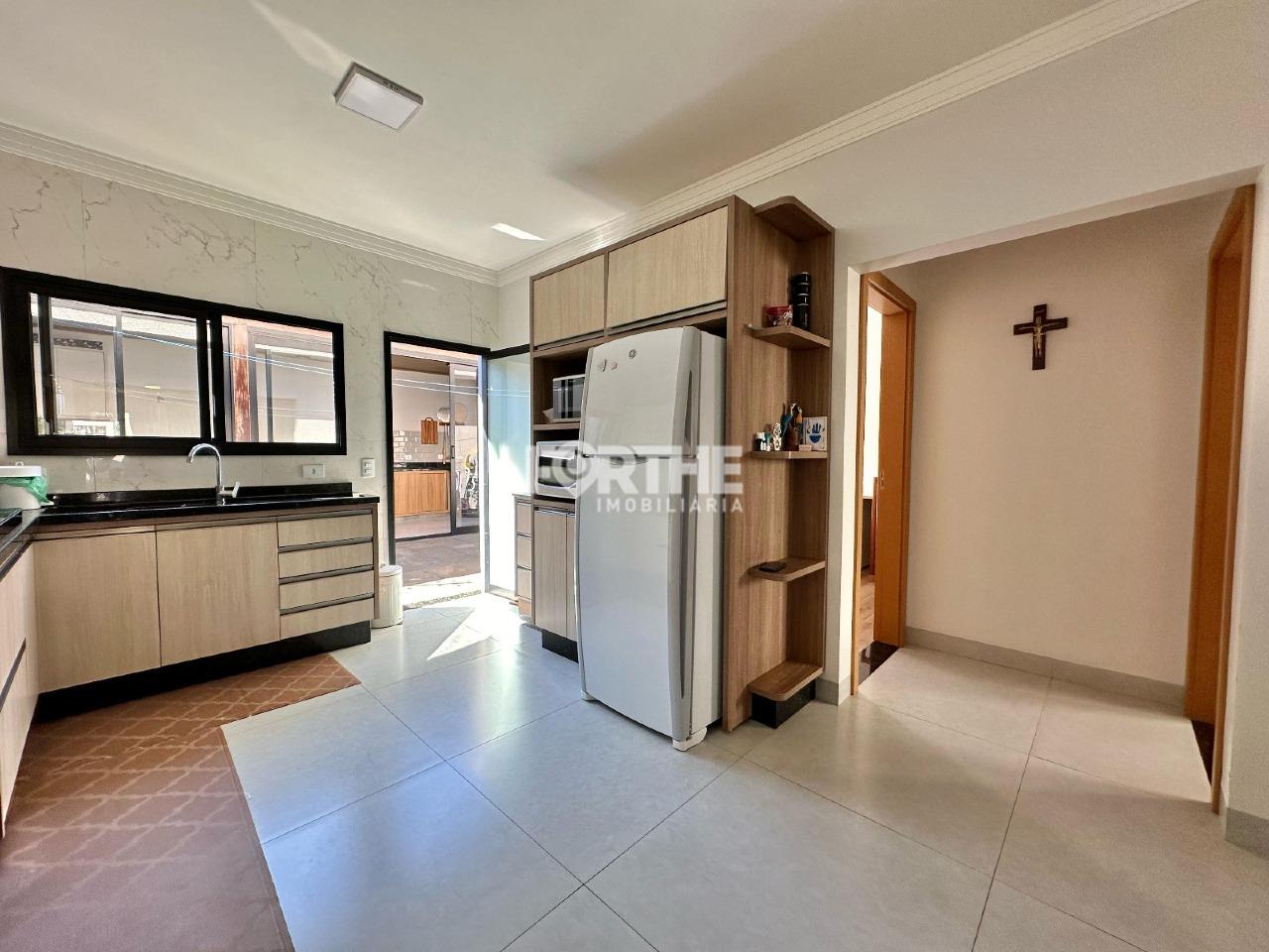 Casa à venda no Tropical III: 