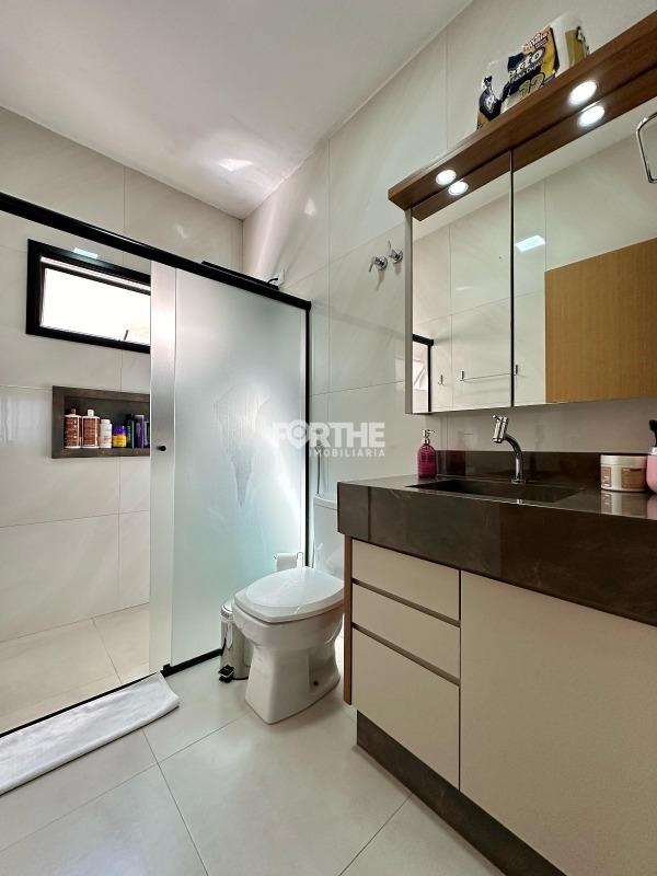 Casa à venda no Tropical III: 