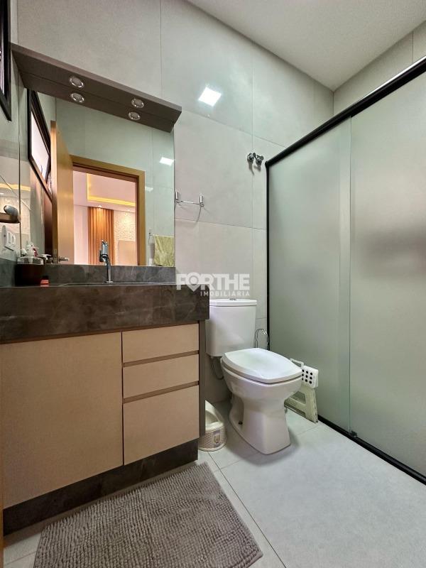 Casa à venda no Tropical III: 