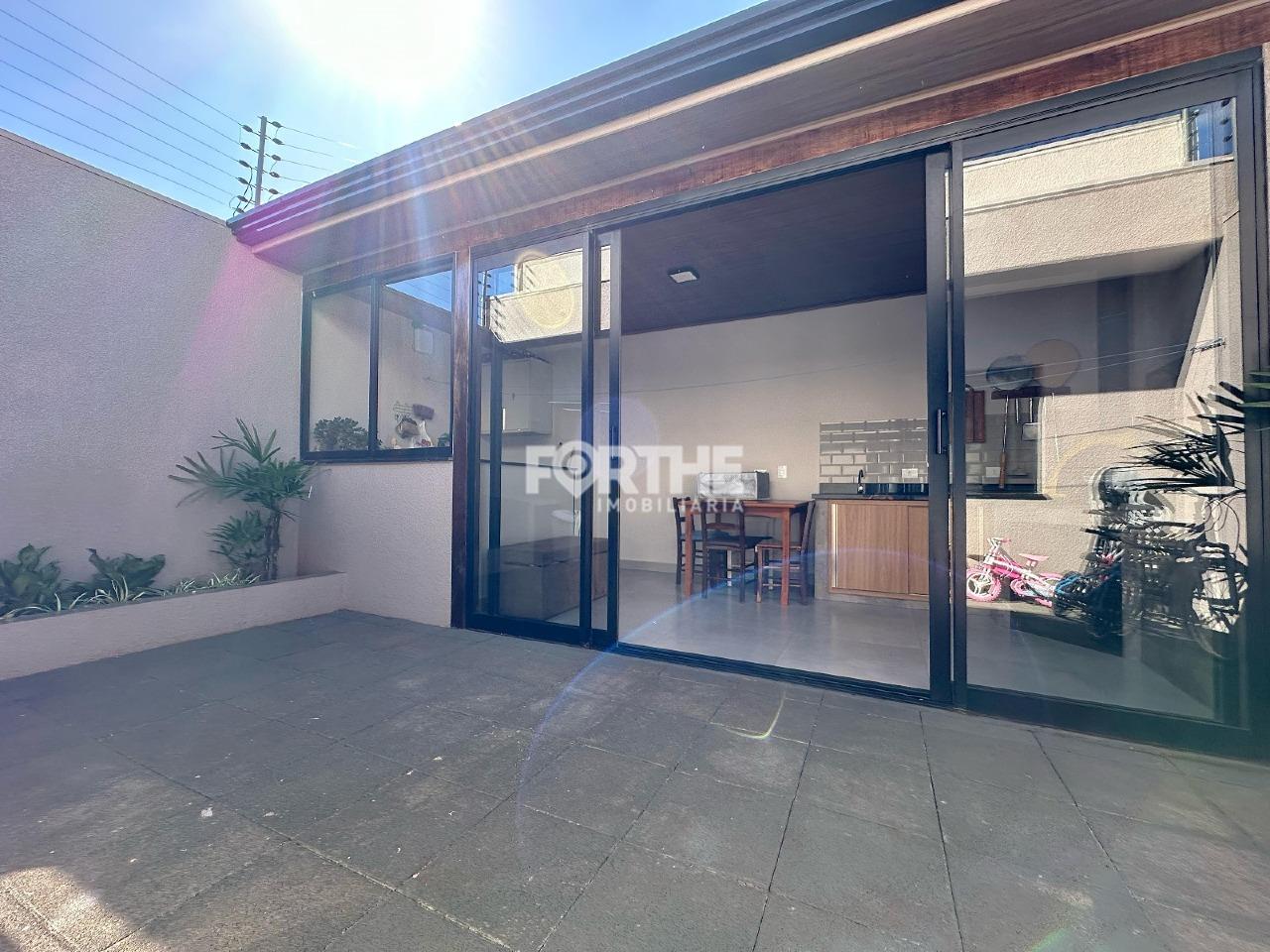 Casa à venda no Tropical III: 