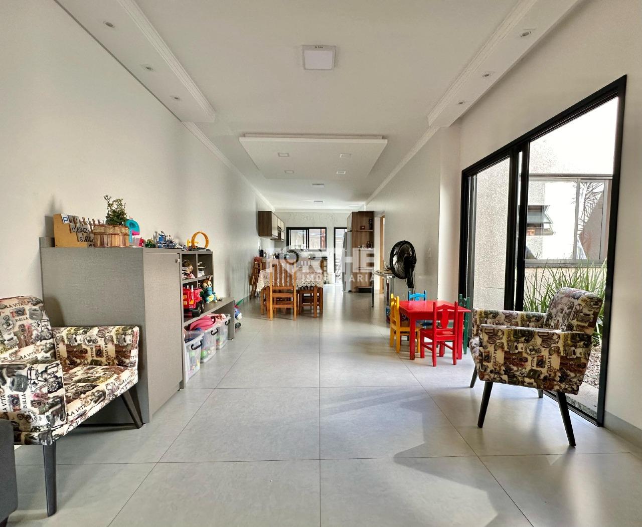 Casa à venda no Tropical III: 