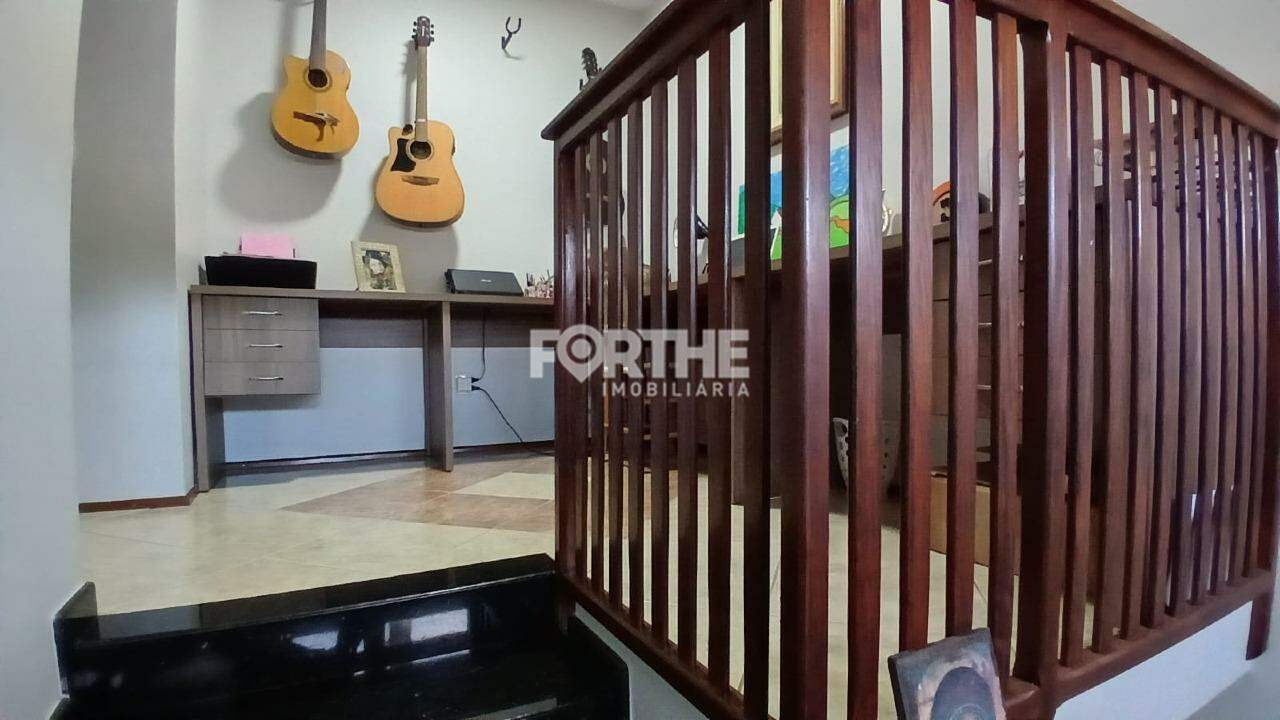 Sobrado à venda no Recanto Tropical: 