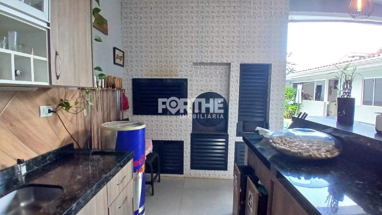 Sobrado à venda no Recanto Tropical: 