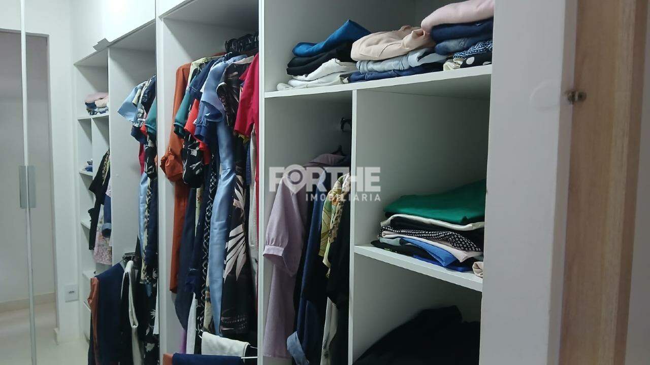 Sobrado à venda no Recanto Tropical: 