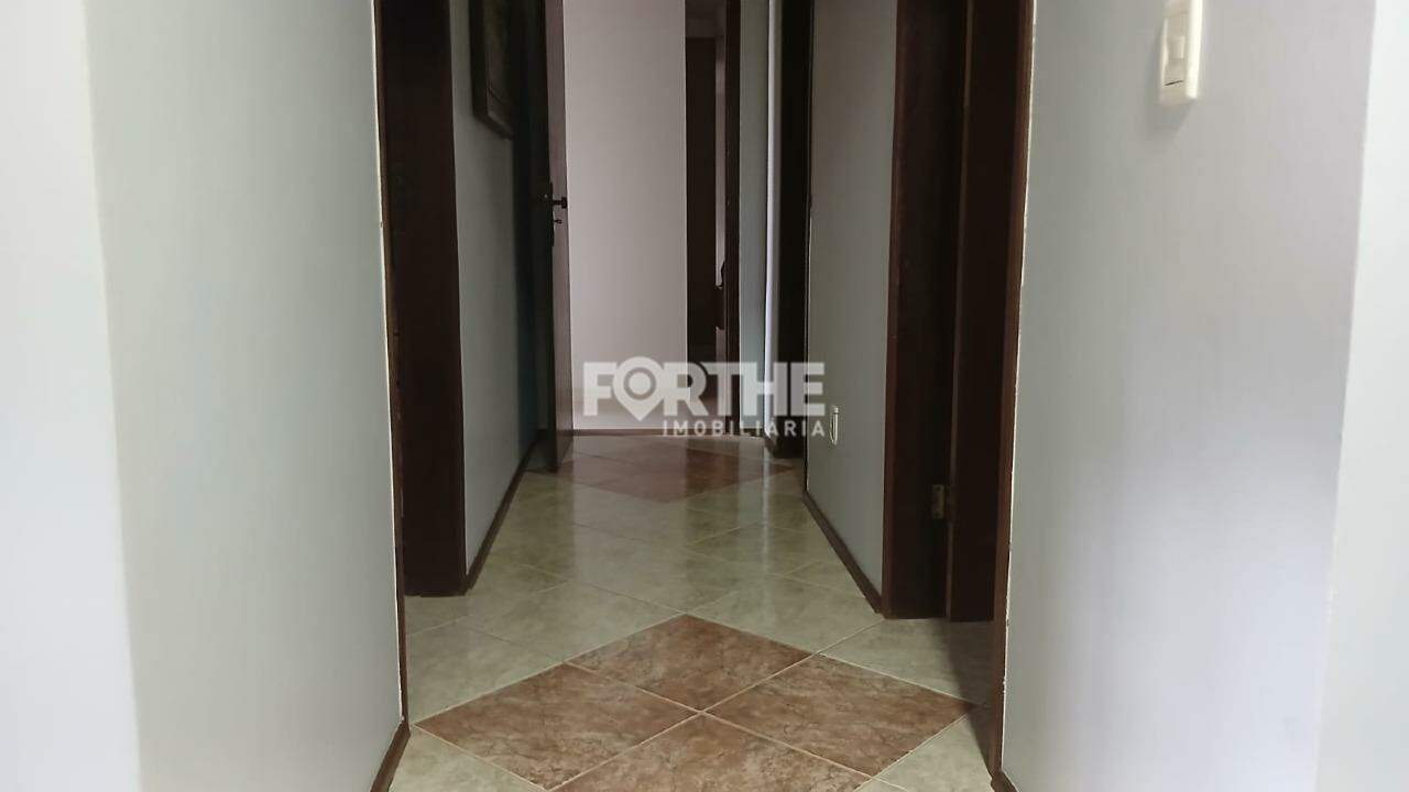 Sobrado à venda no Recanto Tropical: 