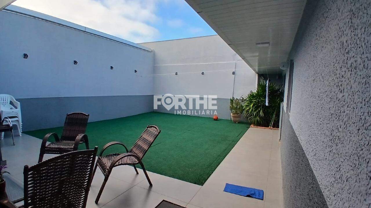 Sobrado à venda no Recanto Tropical: 