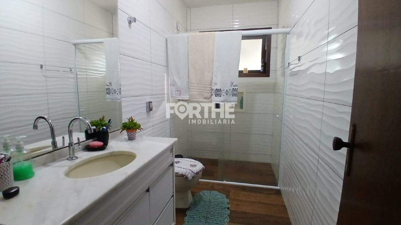 Sobrado à venda no Recanto Tropical: 