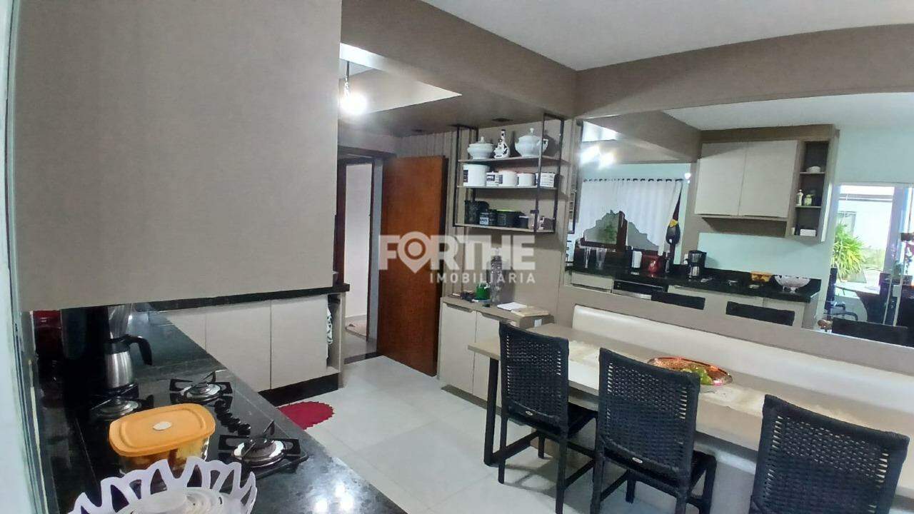 Sobrado à venda no Recanto Tropical: 