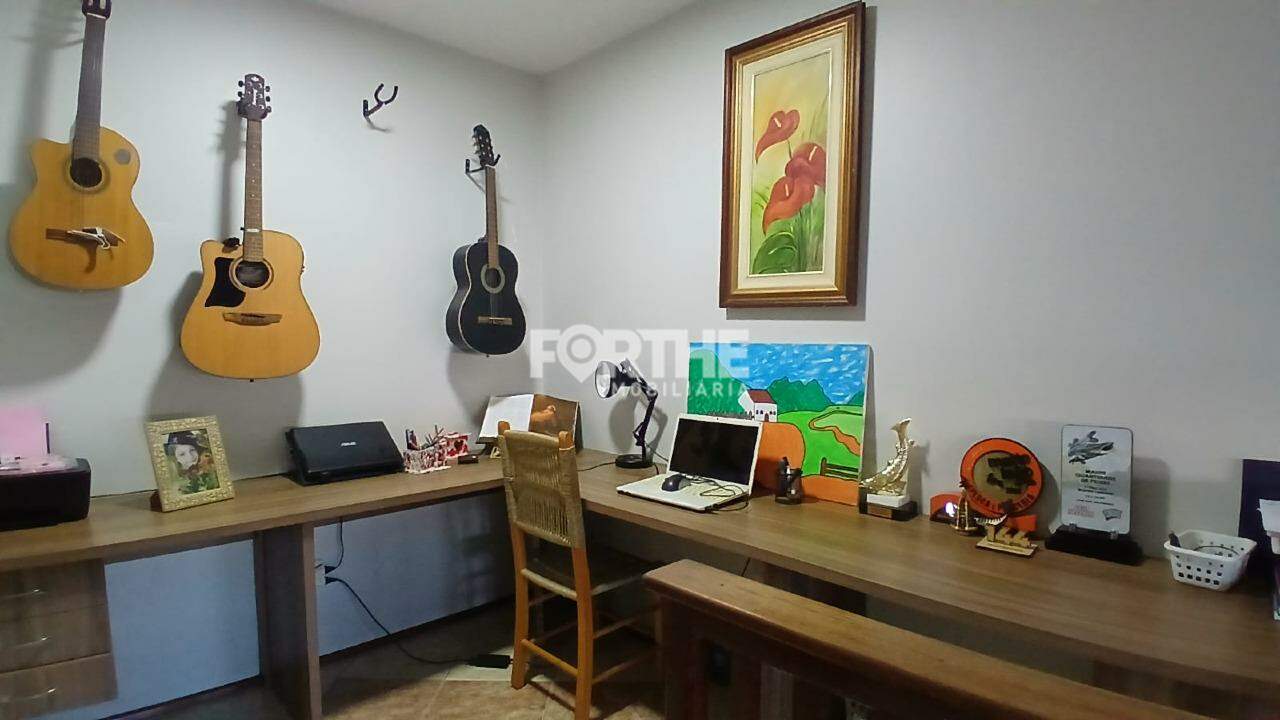 Sobrado à venda no Recanto Tropical: 