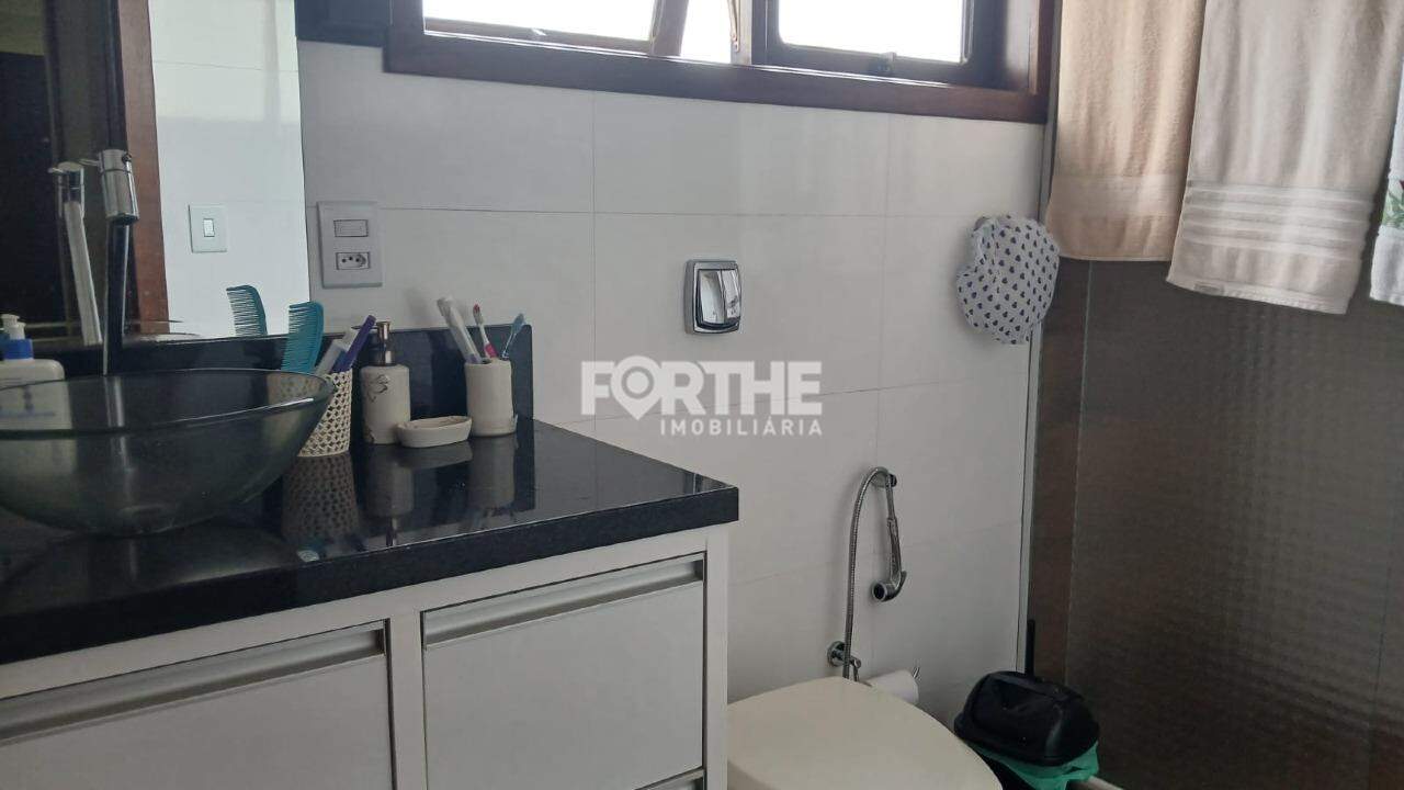 Sobrado à venda no Recanto Tropical: 