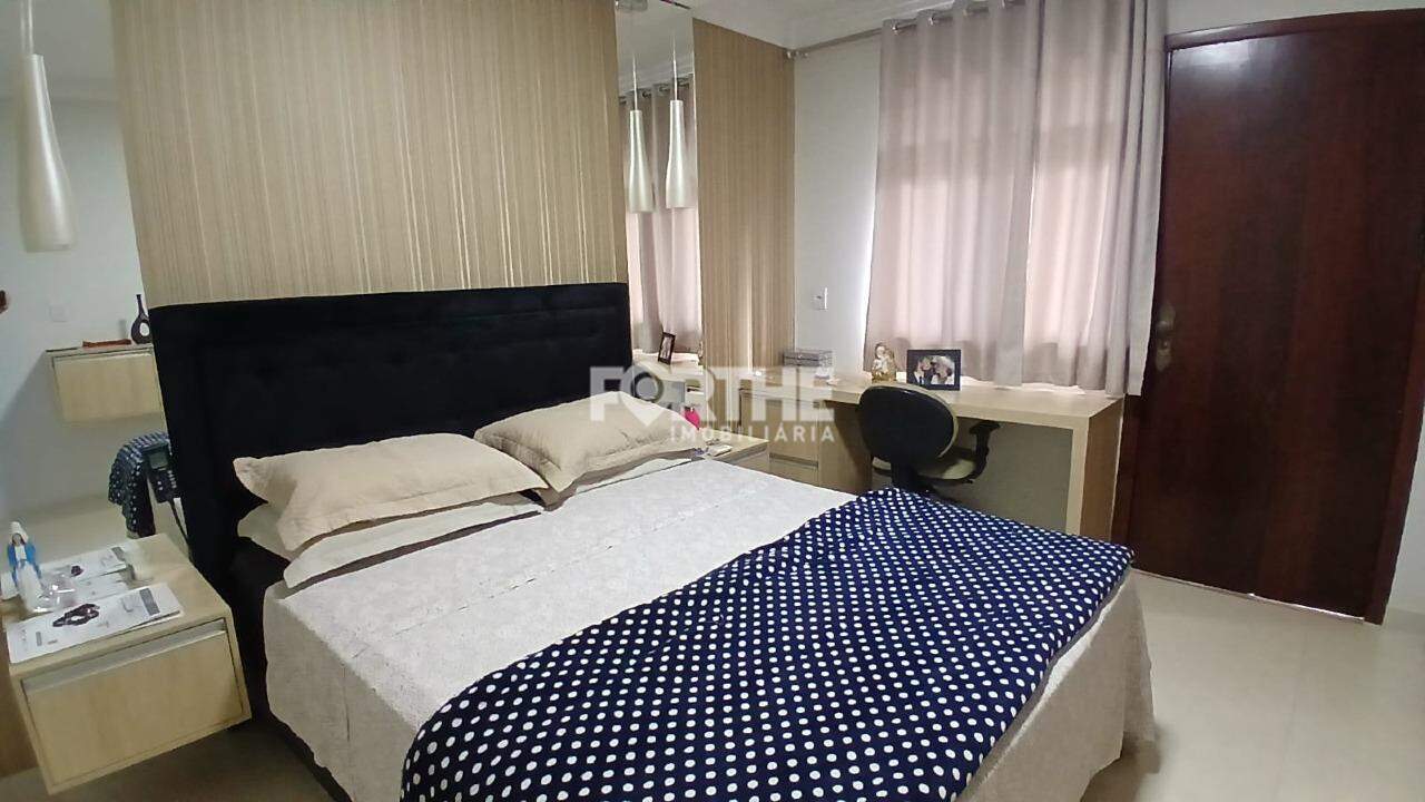 Sobrado à venda no Recanto Tropical: 