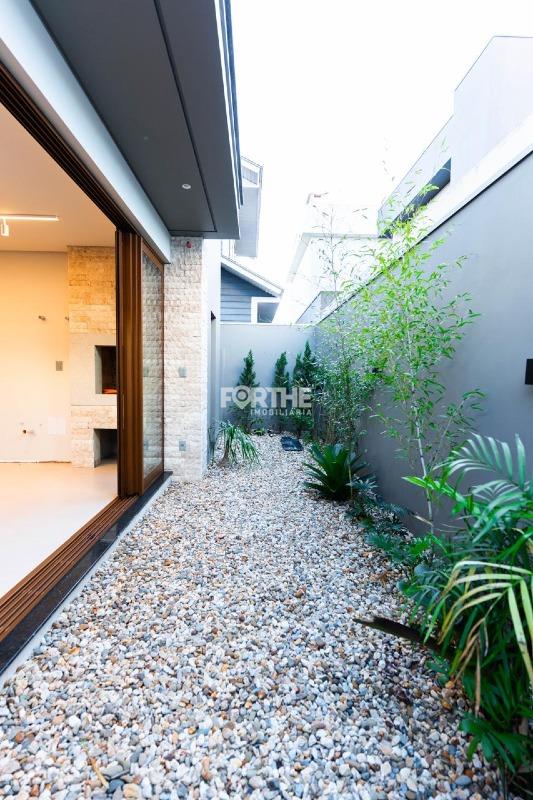 Sobrado em condomínio à venda no FAG: