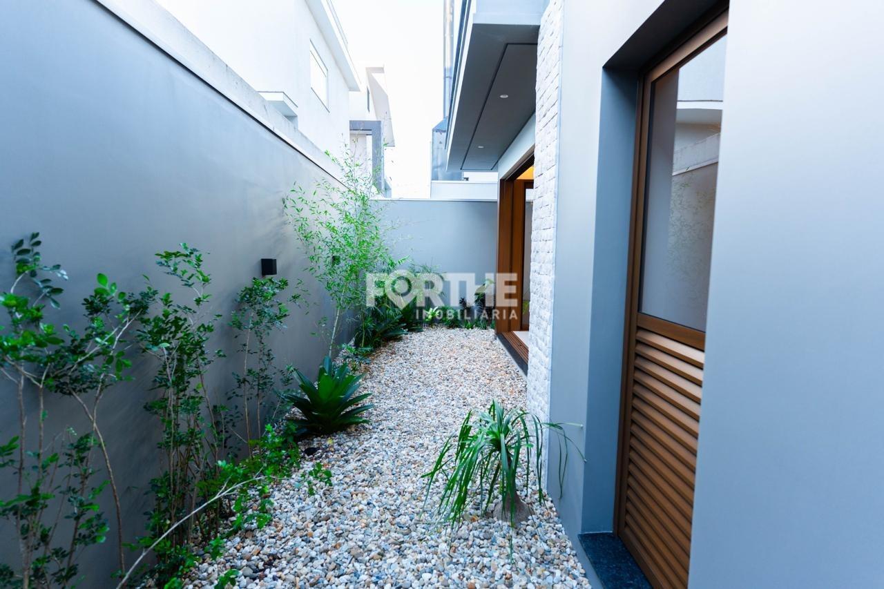 Sobrado em condomínio à venda no FAG: