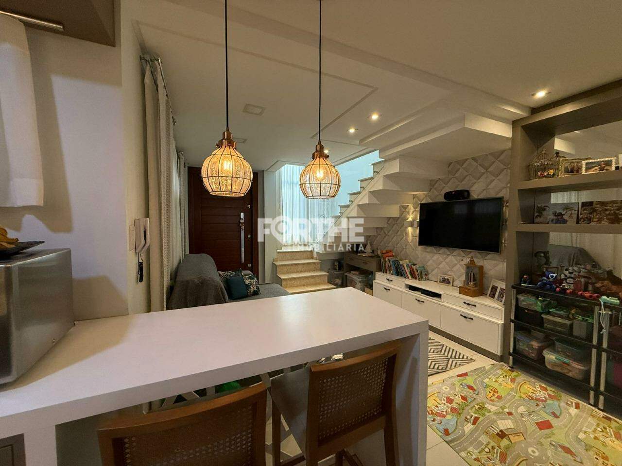 Sobrado em condomínio à venda no Alto Alegre: Sala de estar