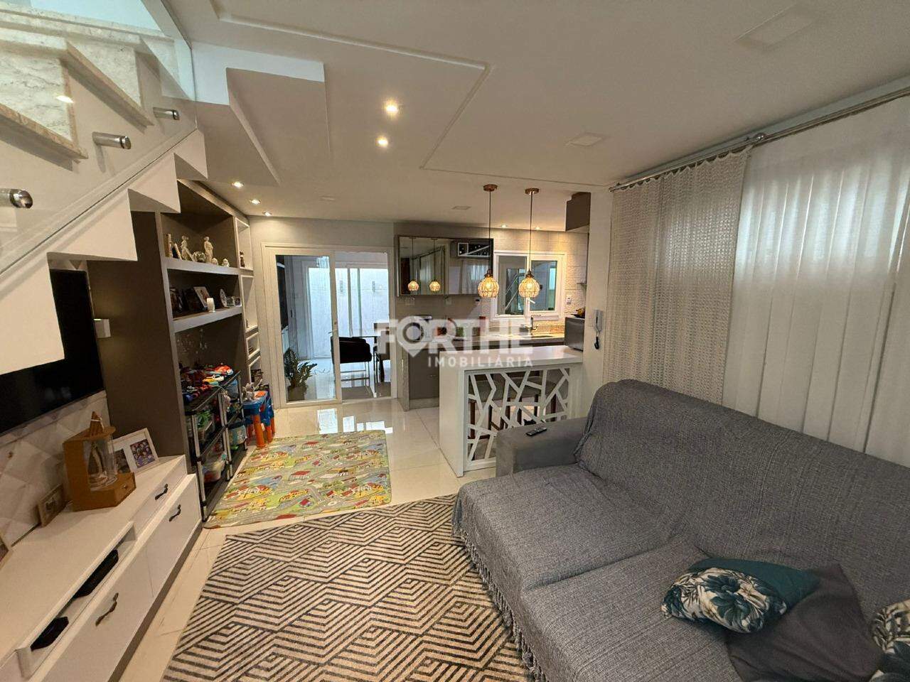 Sobrado em condomínio à venda no Alto Alegre: Sala de estar