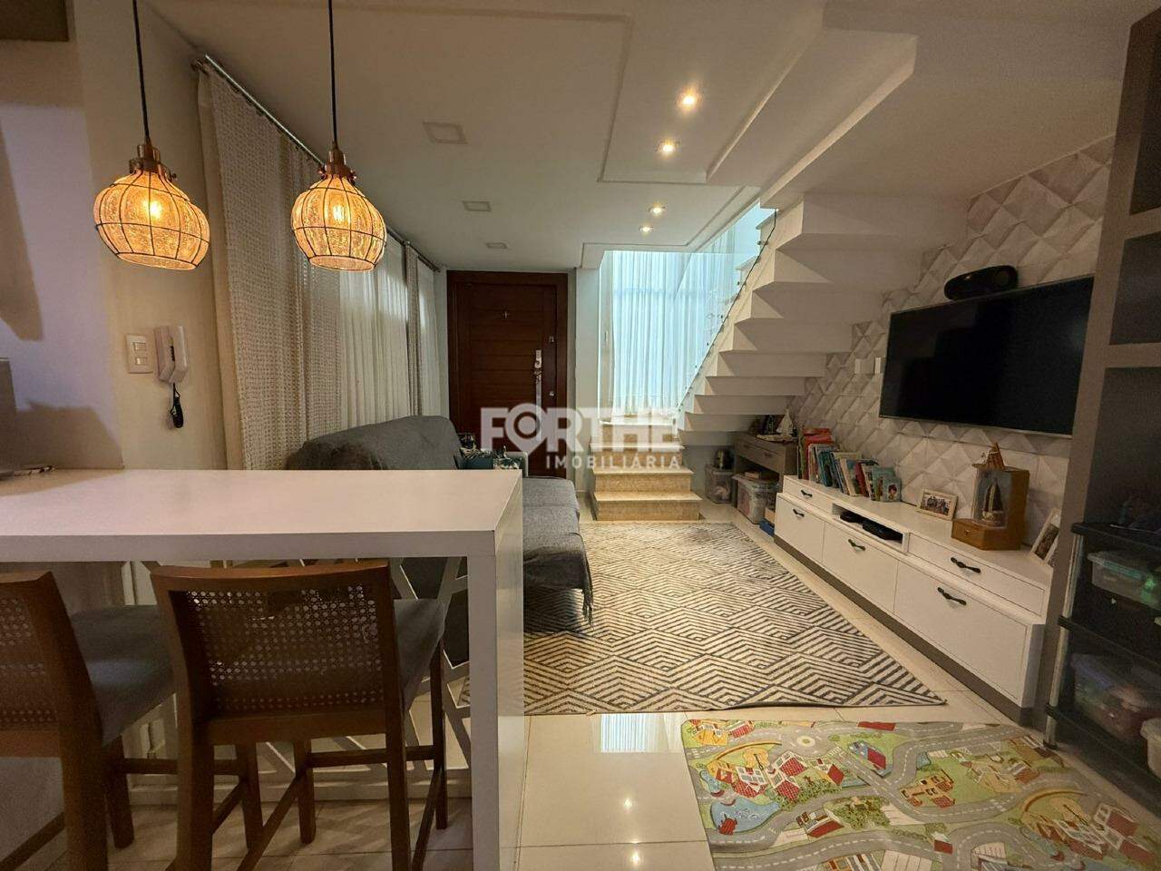 Sobrado em condomínio à venda no Alto Alegre: Sala de estar