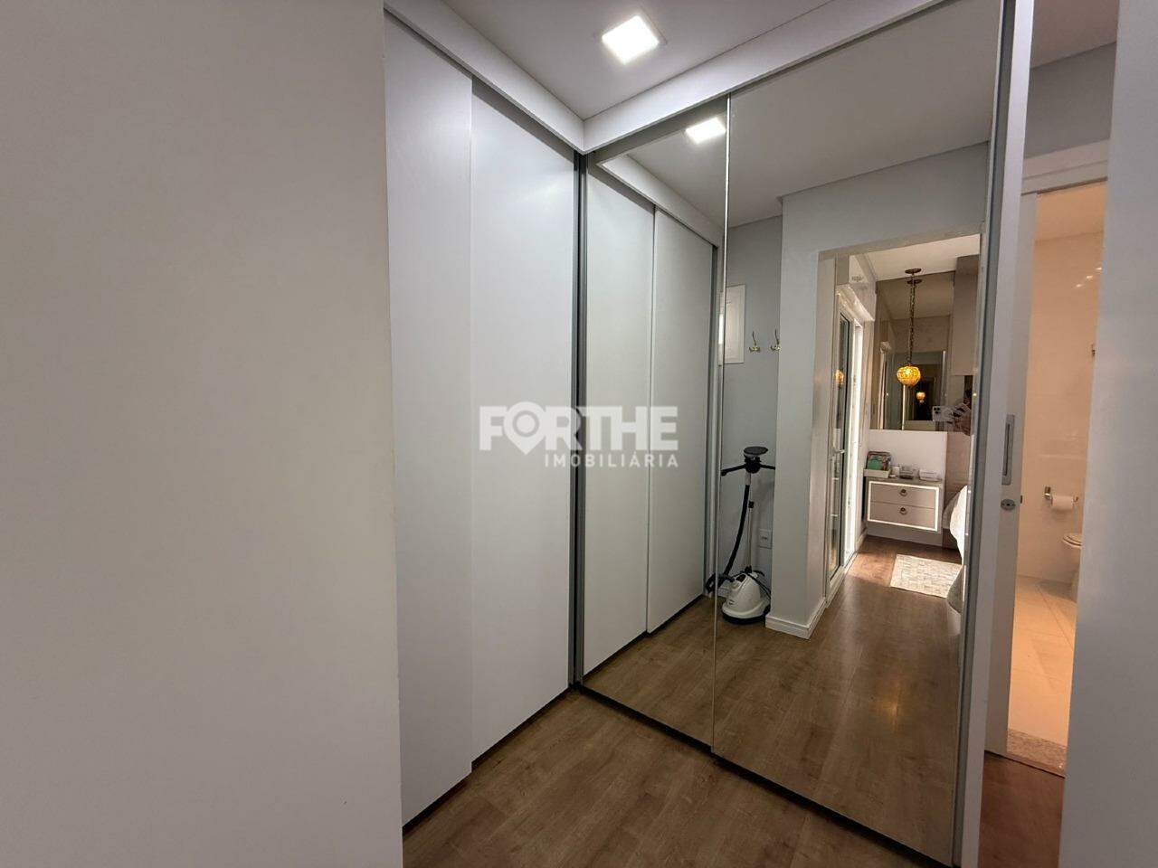 Sobrado em condomínio à venda no Alto Alegre: Closet/suíte