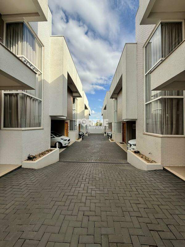 Sobrado em condomínio à venda no Alto Alegre: 