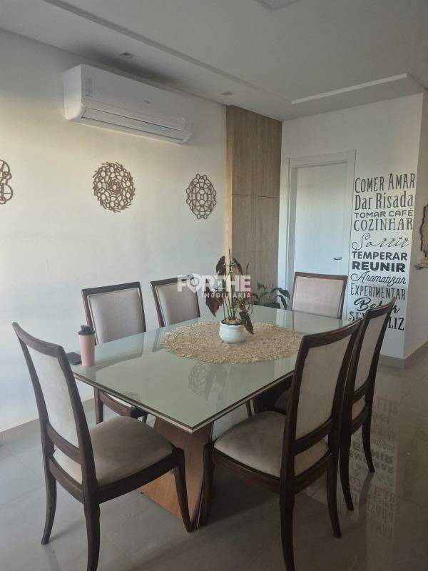 Sobrado à venda no Recanto Tropical III: 