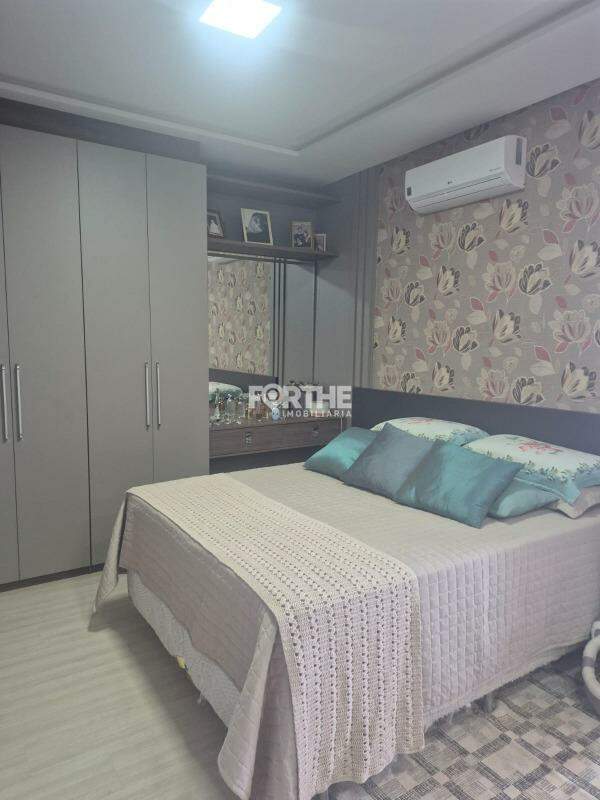 Sobrado à venda no Recanto Tropical III: 