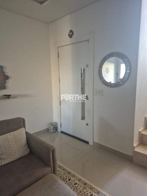 Sobrado à venda no Recanto Tropical III: 