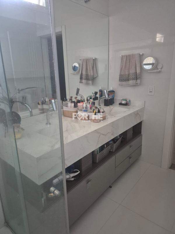 Sobrado à venda no Recanto Tropical III: 