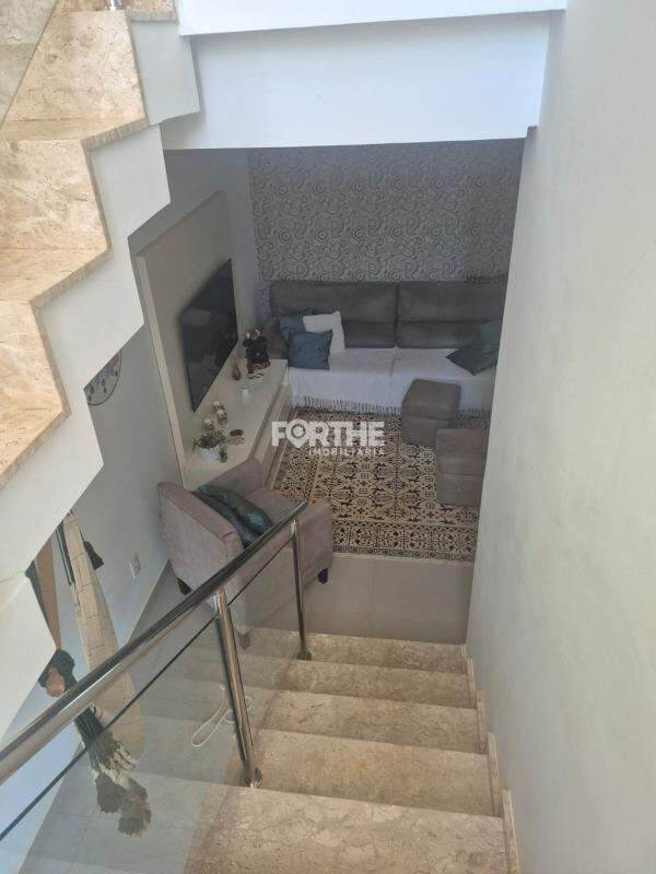 Sobrado à venda no Recanto Tropical III: 