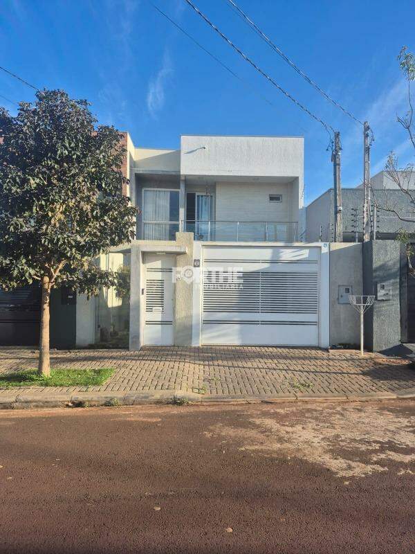 Sobrado à venda no Recanto Tropical III: 