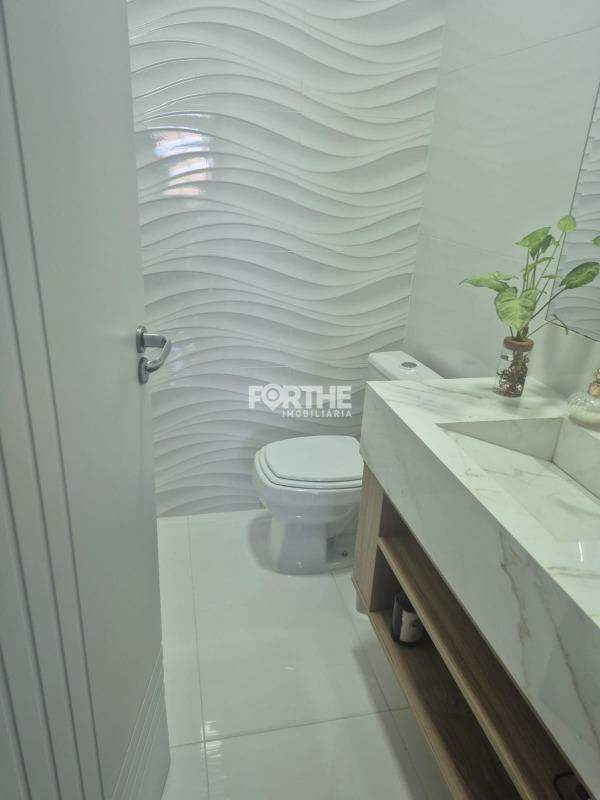 Sobrado à venda no Recanto Tropical III: 