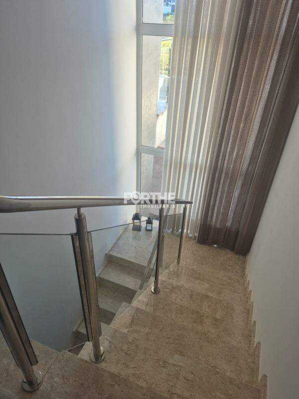 Sobrado à venda no Recanto Tropical III: 