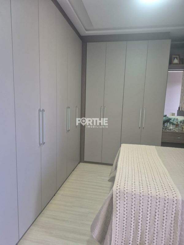 Sobrado à venda no Recanto Tropical III: 