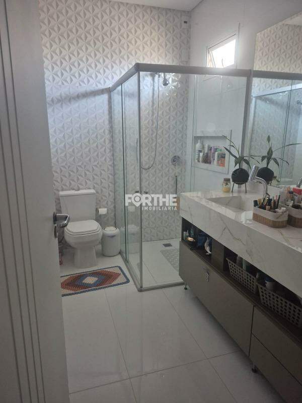 Sobrado à venda no Recanto Tropical III: 