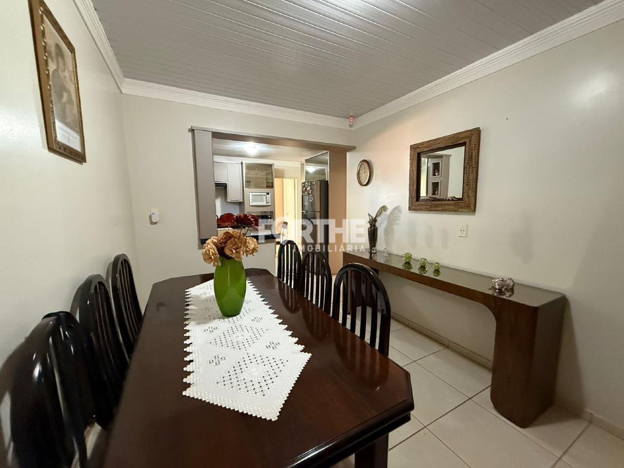 Casa à venda no Neva: Sala de jantar