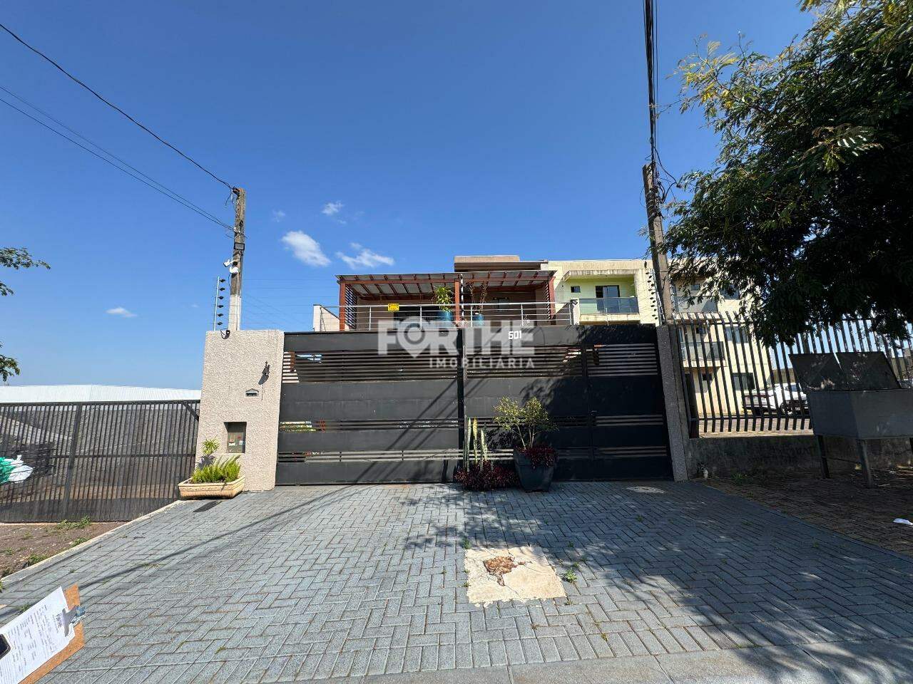 Sobrado 3 Dormitórios Fag 250m²