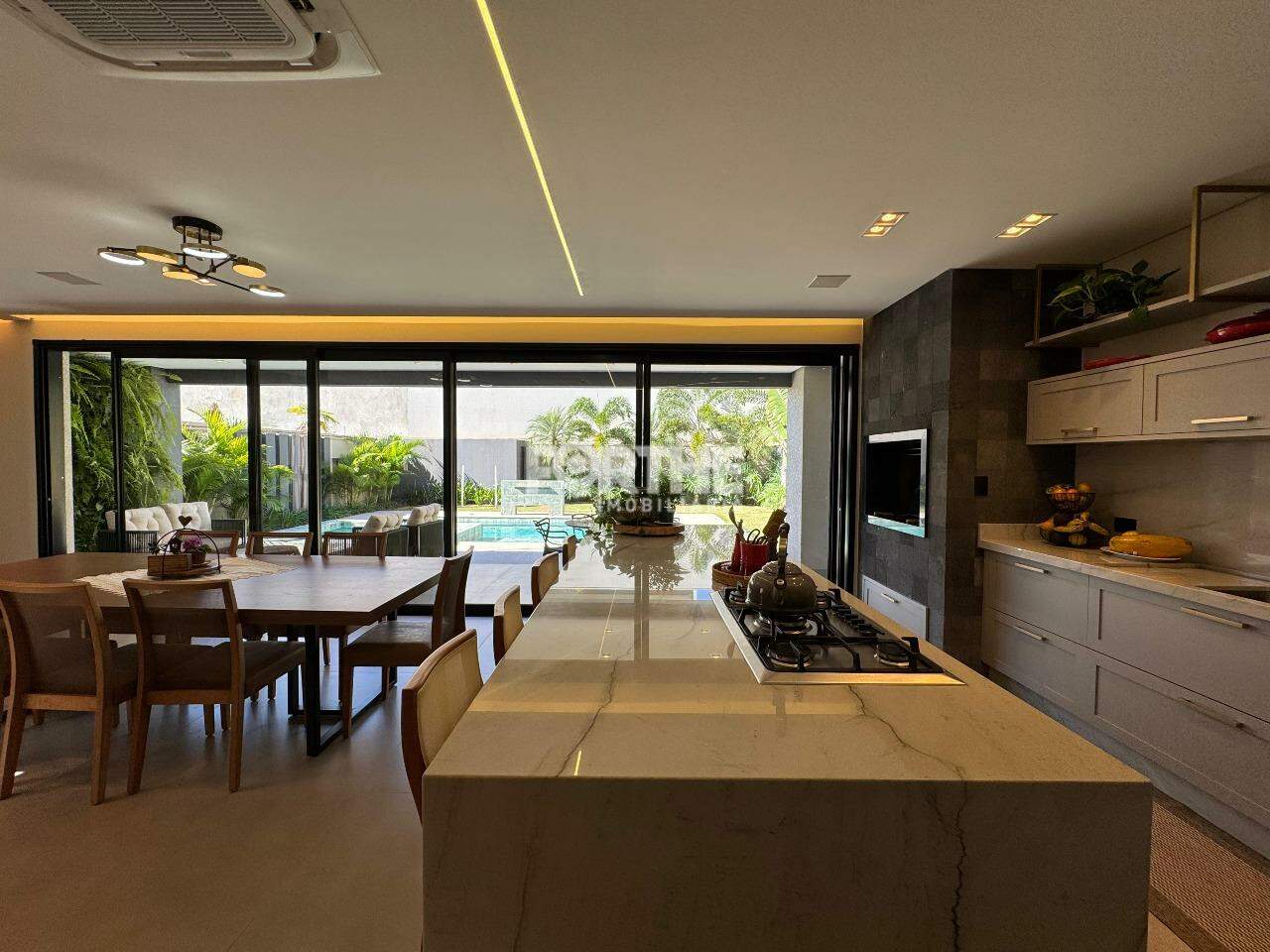 Sobrado em condomínio à venda no FAG: 