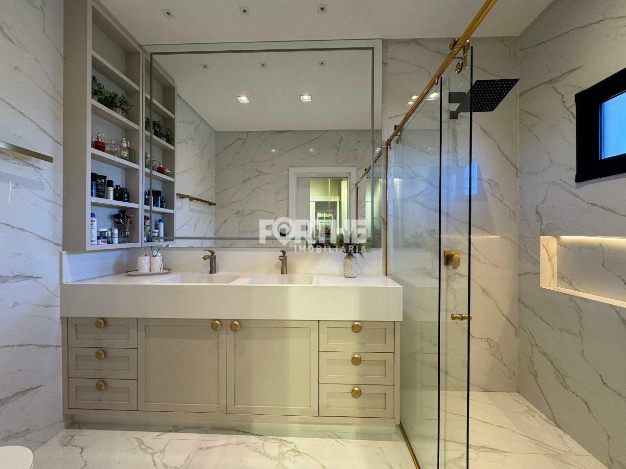 Sobrado em condomínio à venda no FAG: 