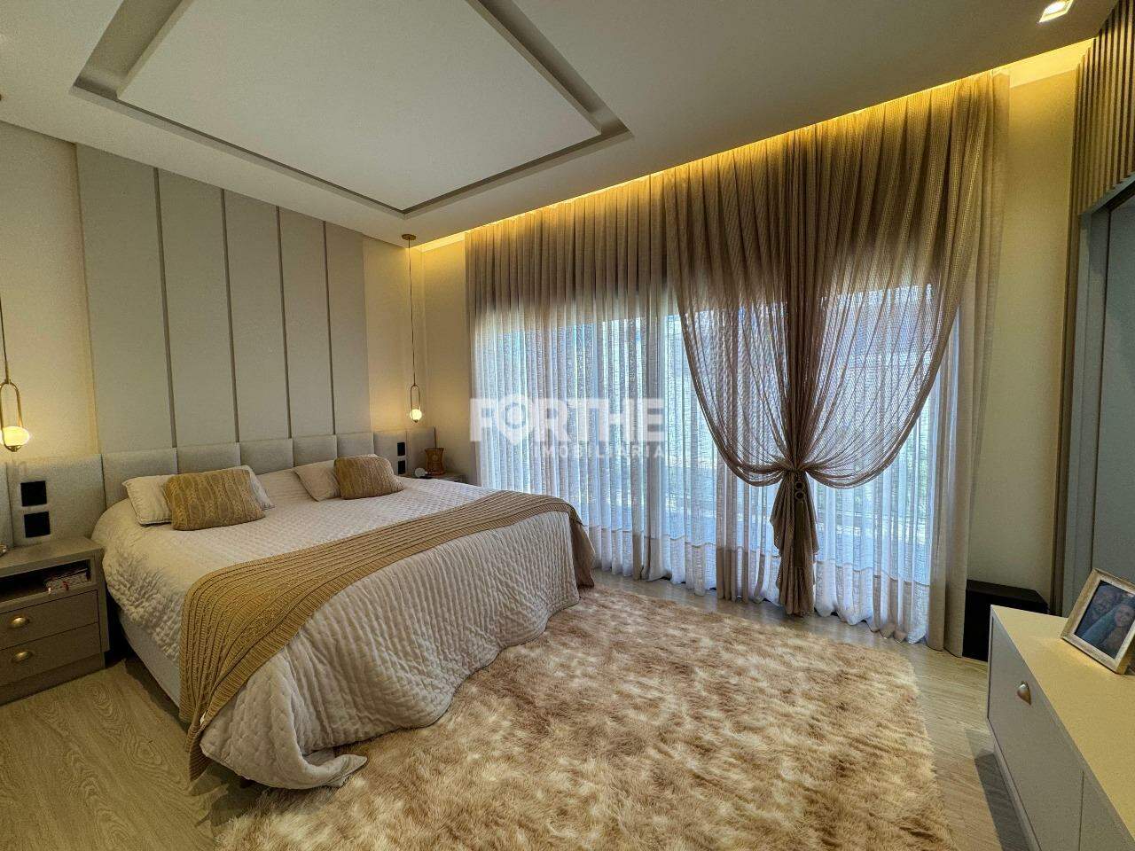 Sobrado em condomínio à venda no FAG: 