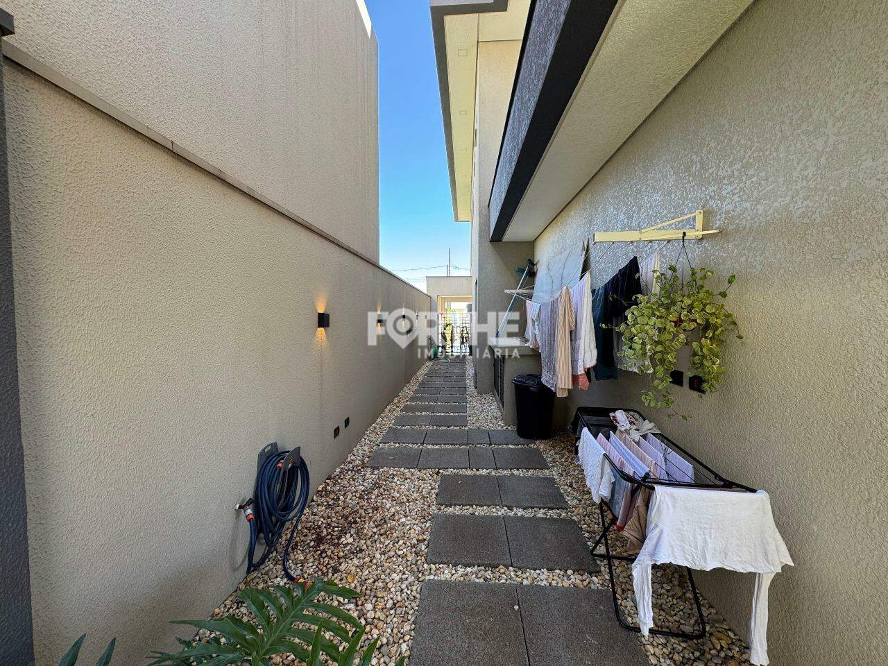 Sobrado em condomínio à venda no FAG: 