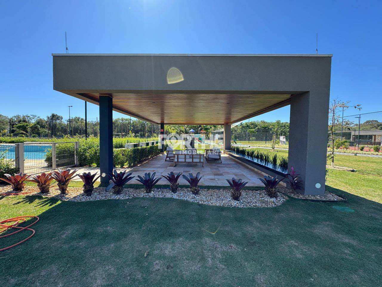 Terreno em condomínio à venda no FAG: 