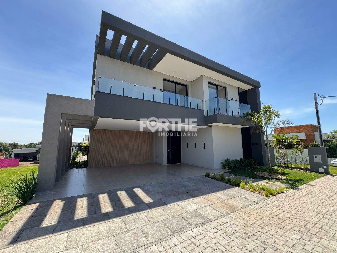 Sobrado em Condomínio 4 Dormitórios Cataratas 294m²