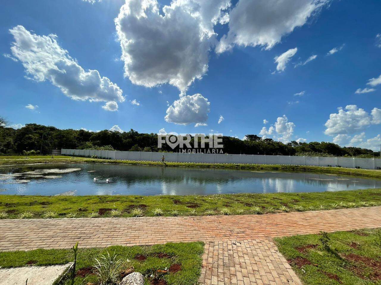 Terreno em condomínio à venda no Universitário: 