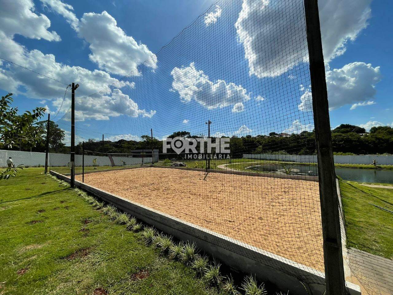 Terreno em condomínio à venda no Universitário: 