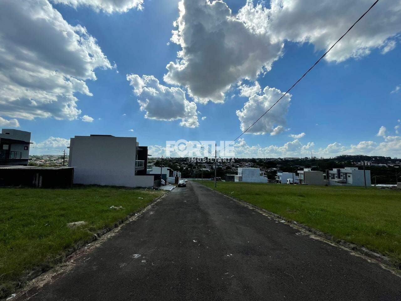 Terreno em condomínio à venda no Universitário: 