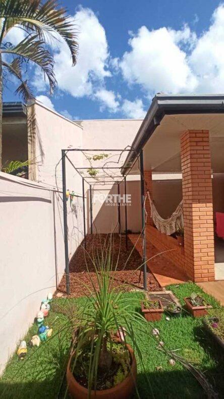 Casa à venda no Recanto Tropical: 