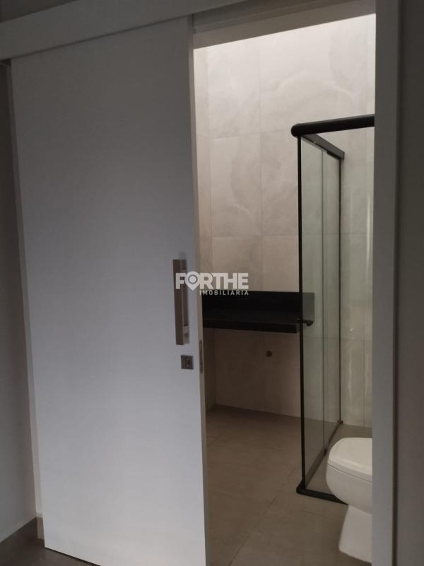 Sobrado à venda no Universitário: 