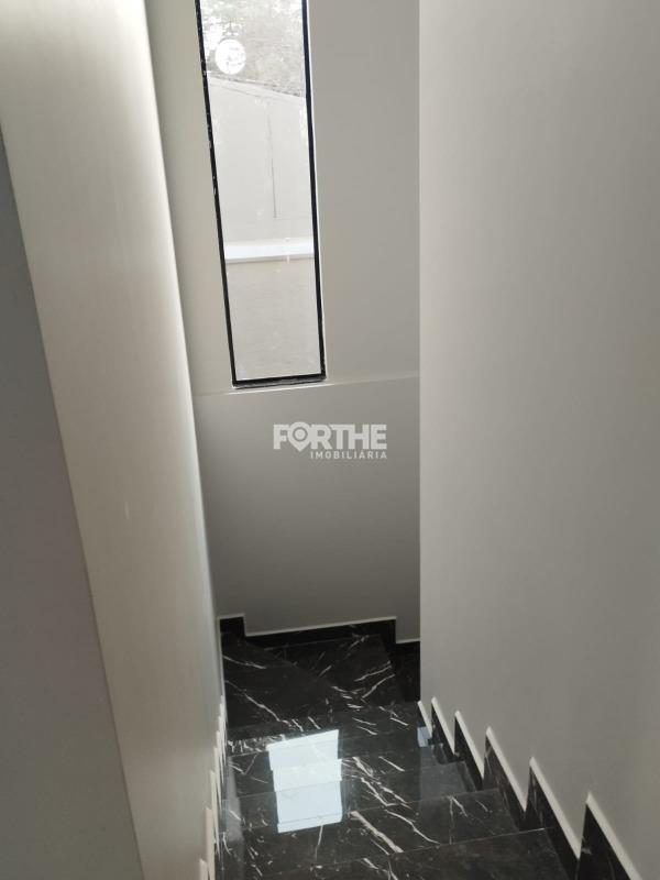 Sobrado à venda no Universitário: 