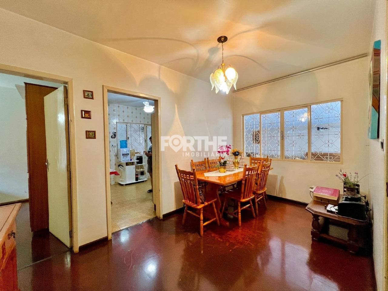 Casa à venda no Centro: