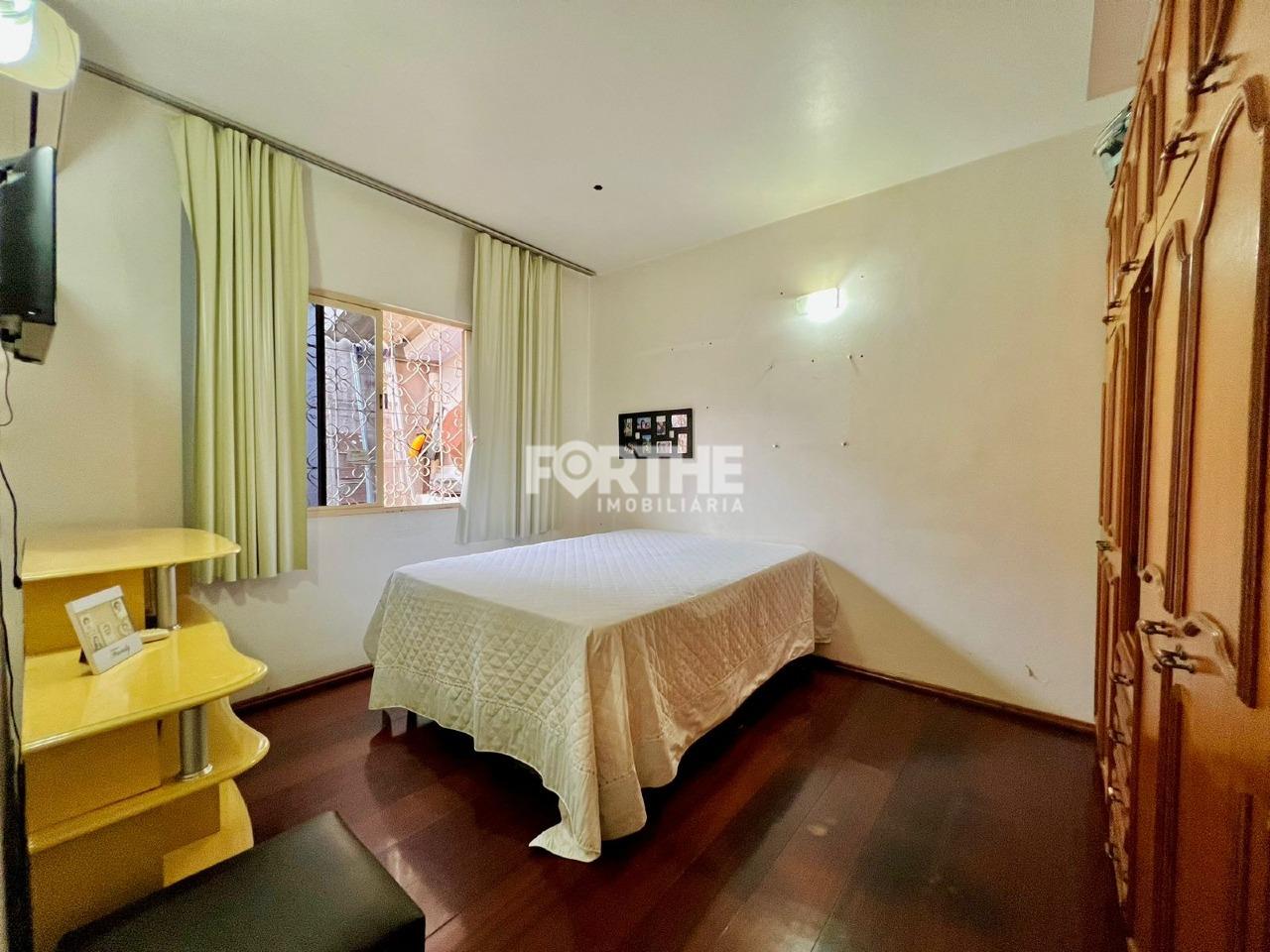 Casa à venda no Centro: