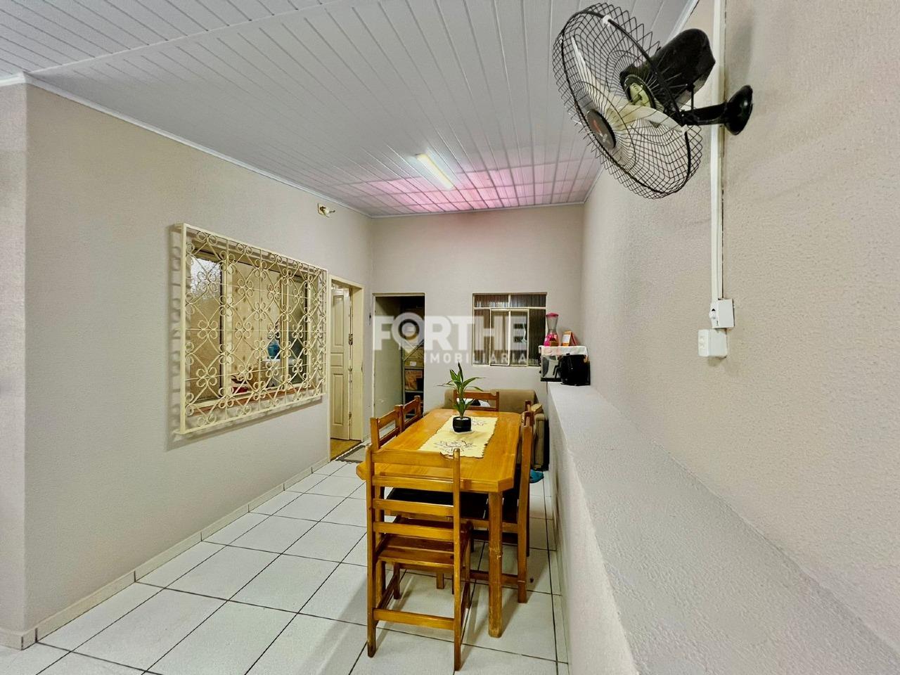 Casa à venda no Centro: