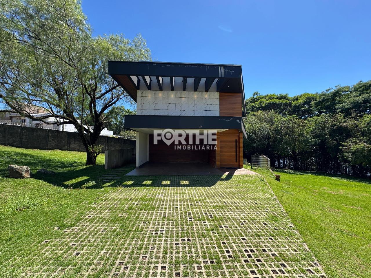 Sobrado em condomínio à venda no Região do Lago: 